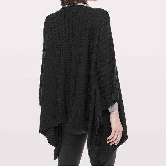 LIKE NEW!! Lululemon Divinity poncho/wrap. Super soft! - Picture 6 of 8